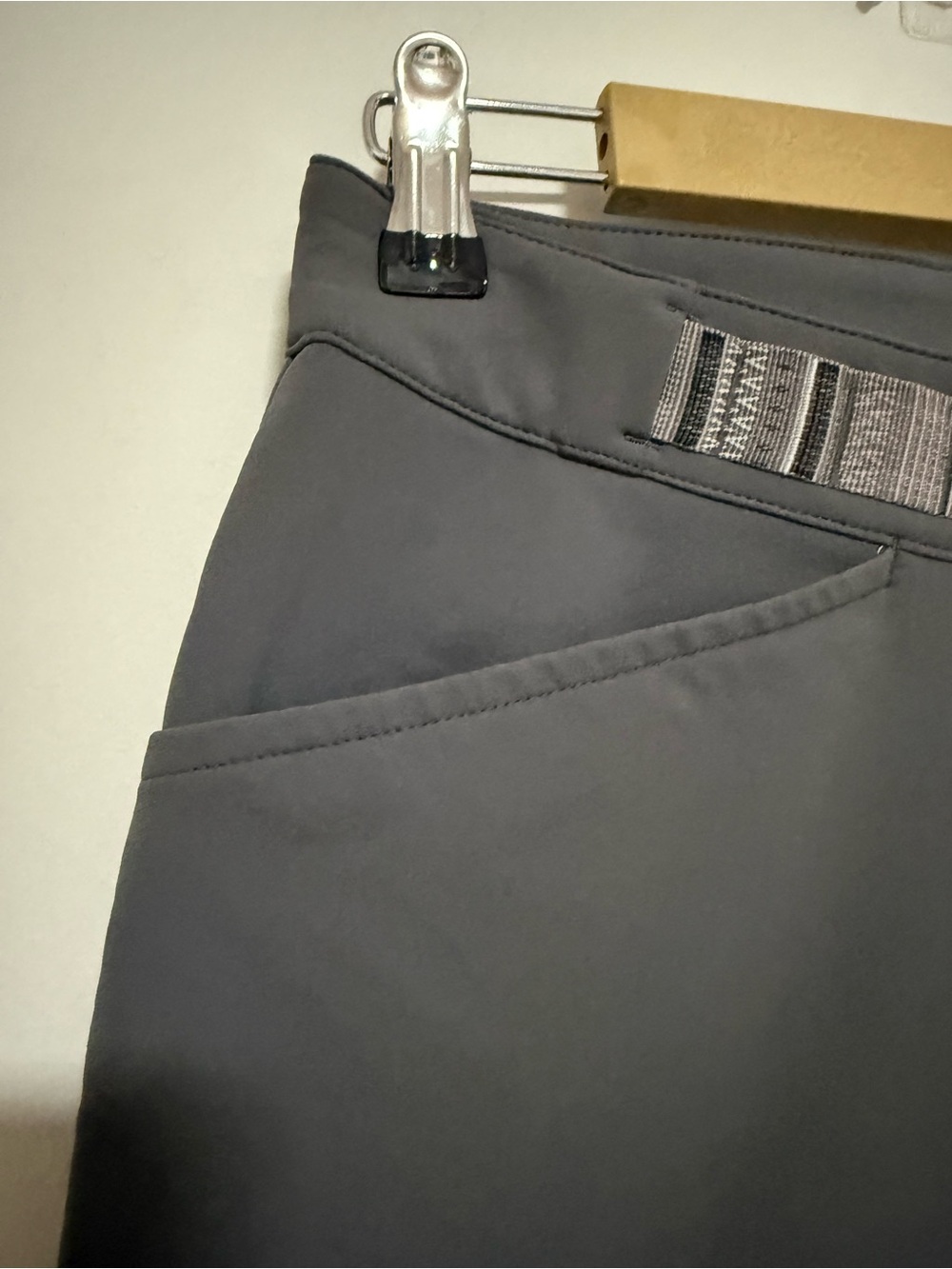 REI Women’s Charcoal Activator Hiking Outdoor Pants with Integrated Belt Size 6 - Picture 3 of 13